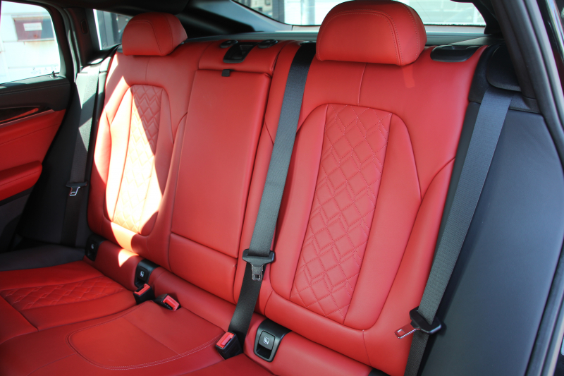 BMW X4 M40i 4WD 直6ﾀｰﾎﾞ360馬力 individual赤×黒ﾚｻﾞｰ 全席ﾋｰﾀｰ 可変ｻｽ 専用ﾃﾞﾌ&21AW LEDﾍｯﾄﾞﾗｲﾄ ｵｰﾄﾊｲﾋﾞｰﾑ 追従ACC ｽﾃｱﾘﾝｸﾞｻﾎﾟｰﾄ HUD 置くだけ充電 Pｱｼｽﾄﾌﾟﾗｽ 360度ｶﾒﾗ 2年保証