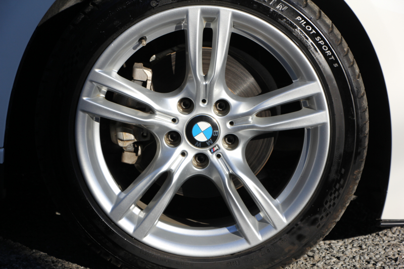 BMW 3シリーズ 320d Mｽﾎﾟｰﾂ 後期 新ｴﾝｼﾞﾝ ｻﾝﾙｰﾌ ｼｰﾄﾋｰﾀｰ ﾀｯﾁ画面HDDﾅﾋﾞMﾊﾟﾌｫｰﾏﾝｽﾌﾛﾝﾄｽﾎﾟｲﾗｰ ﾄﾗﾝｸｽﾎﾟｲﾗｰ LEDﾍｯﾄﾞﾗｲﾄ 追従ACC ﾚｰﾝﾁｪﾝｼﾞ警告 衝突軽減ﾌﾞﾚｰｷ 車線逸脱警告 歩行者警告 2年保証