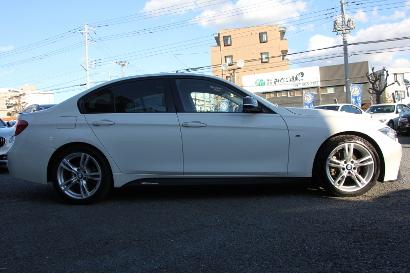 BMW 3シリーズ 320d Mｽﾎﾟｰﾂ 後期 新ｴﾝｼﾞﾝ ｻﾝﾙｰﾌ ｼｰﾄﾋｰﾀｰ ﾀｯﾁ画面HDDﾅﾋﾞMﾊﾟﾌｫｰﾏﾝｽﾌﾛﾝﾄｽﾎﾟｲﾗｰ ﾄﾗﾝｸｽﾎﾟｲﾗｰ LEDﾍｯﾄﾞﾗｲﾄ 追従ACC ﾚｰﾝﾁｪﾝｼﾞ警告 衝突軽減ﾌﾞﾚｰｷ 車線逸脱警告 歩行者警告 2年保証