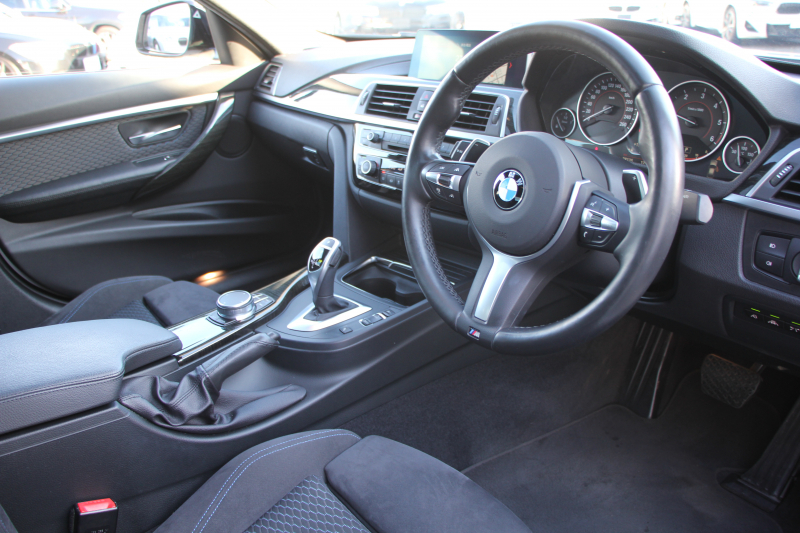 BMW 3シリーズ 320d Mｽﾎﾟｰﾂ 後期 新ｴﾝｼﾞﾝ ｻﾝﾙｰﾌ ｼｰﾄﾋｰﾀｰ ﾀｯﾁ画面HDDﾅﾋﾞMﾊﾟﾌｫｰﾏﾝｽﾌﾛﾝﾄｽﾎﾟｲﾗｰ ﾄﾗﾝｸｽﾎﾟｲﾗｰ LEDﾍｯﾄﾞﾗｲﾄ 追従ACC ﾚｰﾝﾁｪﾝｼﾞ警告 衝突軽減ﾌﾞﾚｰｷ 車線逸脱警告 歩行者警告 2年保証