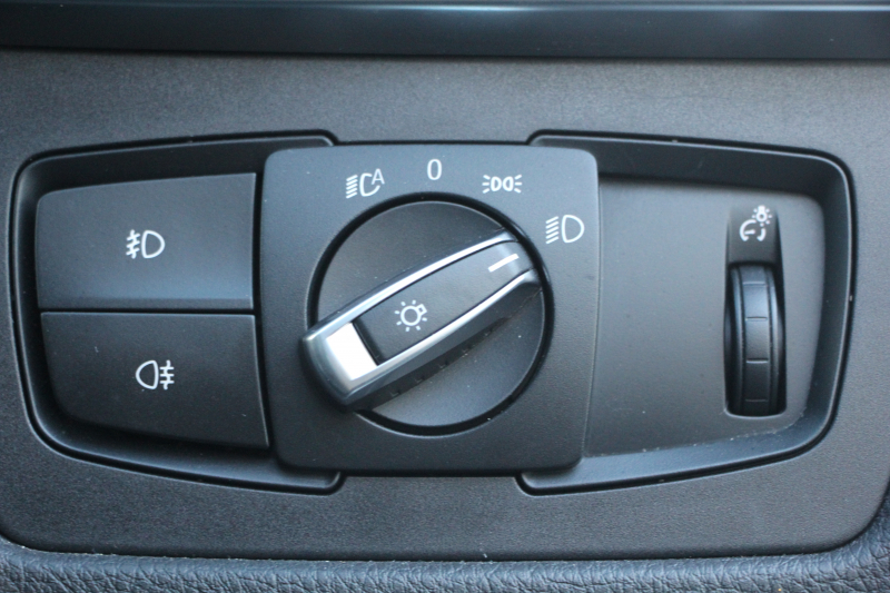 BMW 3シリーズ 320d Mｽﾎﾟｰﾂ 後期 新ｴﾝｼﾞﾝ ｻﾝﾙｰﾌ ｼｰﾄﾋｰﾀｰ ﾀｯﾁ画面HDDﾅﾋﾞMﾊﾟﾌｫｰﾏﾝｽﾌﾛﾝﾄｽﾎﾟｲﾗｰ ﾄﾗﾝｸｽﾎﾟｲﾗｰ LEDﾍｯﾄﾞﾗｲﾄ 追従ACC ﾚｰﾝﾁｪﾝｼﾞ警告 衝突軽減ﾌﾞﾚｰｷ 車線逸脱警告 歩行者警告 2年保証