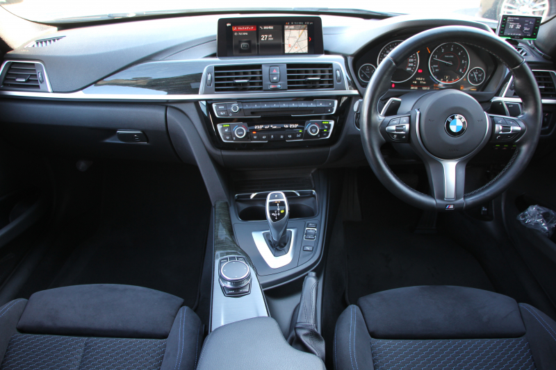 BMW 3シリーズ 320d Mｽﾎﾟｰﾂ 後期 新ｴﾝｼﾞﾝ ｻﾝﾙｰﾌ ｼｰﾄﾋｰﾀｰ ﾀｯﾁ画面HDDﾅﾋﾞMﾊﾟﾌｫｰﾏﾝｽﾌﾛﾝﾄｽﾎﾟｲﾗｰ ﾄﾗﾝｸｽﾎﾟｲﾗｰ LEDﾍｯﾄﾞﾗｲﾄ 追従ACC ﾚｰﾝﾁｪﾝｼﾞ警告 衝突軽減ﾌﾞﾚｰｷ 車線逸脱警告 歩行者警告 2年保証