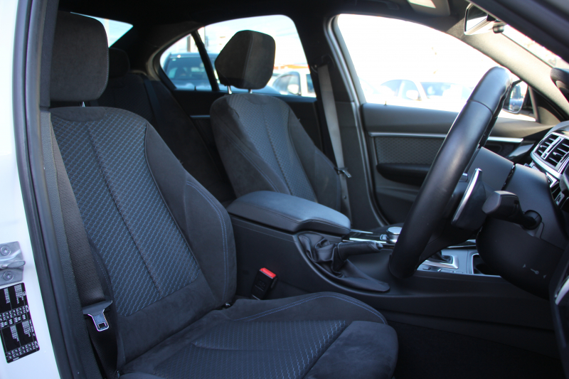 BMW 3シリーズ 320d Mｽﾎﾟｰﾂ 後期 新ｴﾝｼﾞﾝ ｻﾝﾙｰﾌ ｼｰﾄﾋｰﾀｰ ﾀｯﾁ画面HDDﾅﾋﾞMﾊﾟﾌｫｰﾏﾝｽﾌﾛﾝﾄｽﾎﾟｲﾗｰ ﾄﾗﾝｸｽﾎﾟｲﾗｰ LEDﾍｯﾄﾞﾗｲﾄ 追従ACC ﾚｰﾝﾁｪﾝｼﾞ警告 衝突軽減ﾌﾞﾚｰｷ 車線逸脱警告 歩行者警告 2年保証