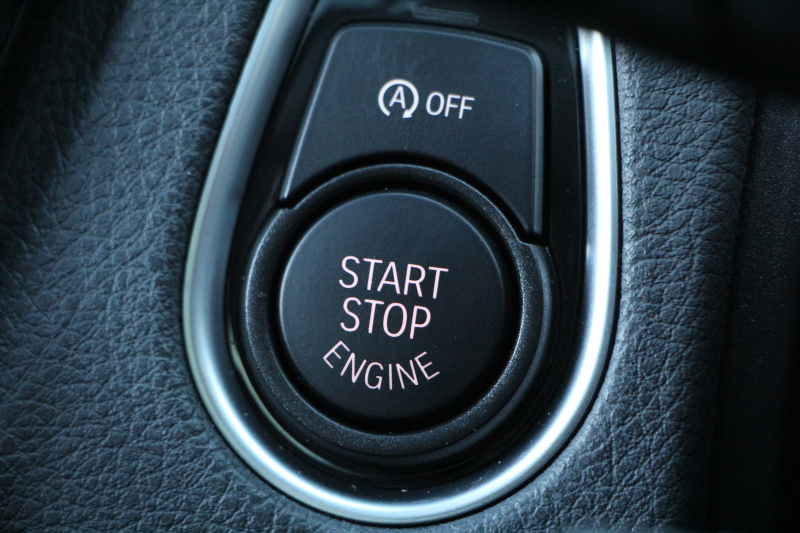 BMW 3シリーズ 320d Mｽﾎﾟｰﾂ 後期 新ｴﾝｼﾞﾝ ｻﾝﾙｰﾌ ｼｰﾄﾋｰﾀｰ ﾀｯﾁ画面HDDﾅﾋﾞMﾊﾟﾌｫｰﾏﾝｽﾌﾛﾝﾄｽﾎﾟｲﾗｰ ﾄﾗﾝｸｽﾎﾟｲﾗｰ LEDﾍｯﾄﾞﾗｲﾄ 追従ACC ﾚｰﾝﾁｪﾝｼﾞ警告 衝突軽減ﾌﾞﾚｰｷ 車線逸脱警告 歩行者警告 2年保証