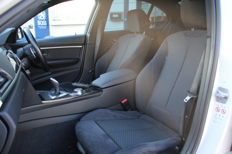 BMW 3シリーズ 320d Mｽﾎﾟｰﾂ 後期 新ｴﾝｼﾞﾝ ｻﾝﾙｰﾌ ｼｰﾄﾋｰﾀｰ ﾀｯﾁ画面HDDﾅﾋﾞMﾊﾟﾌｫｰﾏﾝｽﾌﾛﾝﾄｽﾎﾟｲﾗｰ ﾄﾗﾝｸｽﾎﾟｲﾗｰ LEDﾍｯﾄﾞﾗｲﾄ 追従ACC ﾚｰﾝﾁｪﾝｼﾞ警告 衝突軽減ﾌﾞﾚｰｷ 車線逸脱警告 歩行者警告 2年保証