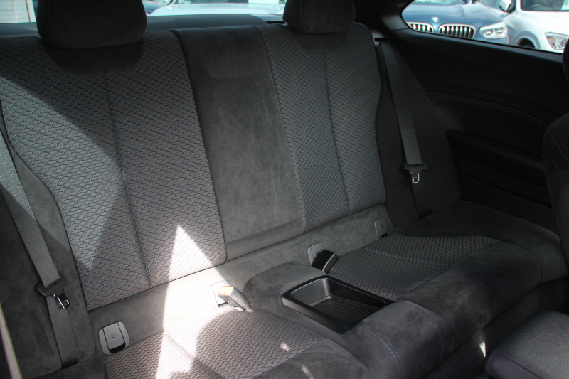 BMW 2シリーズ M235i ｸｰﾍﾟ1ｵｰﾅ Mﾊﾟﾌｫｰﾏﾝｽﾏﾌﾗｰ 3Dﾃﾞｻﾞｲﾝﾌﾛﾝﾄｽﾎﾟｲﾗｰ 直6ﾀｰﾎﾞ326馬力 可変Mｻｽ 専用ﾌﾞﾚｰｷ 18AW 衝突軽減ﾌﾞﾚｰｷ 車線逸脱警告 歩行者警告 ﾌﾞﾚｰｷ付ｸﾙｺﾝ Bｶﾒﾗ HDDﾅﾋﾞBluetooth接続 ｽﾏｰﾄｷｰ ﾊﾟﾄﾞﾙｼﾌﾄ 8速AT ECOPROﾓｰﾄﾞ2年保証