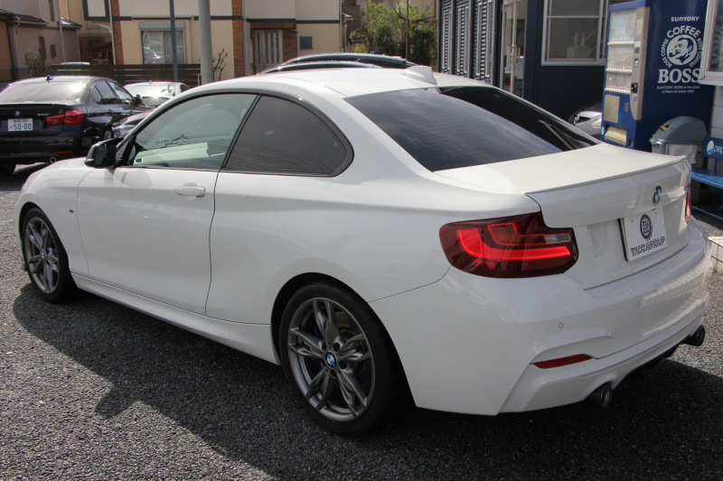 BMW 2シリーズ M235i ｸｰﾍﾟ1ｵｰﾅ Mﾊﾟﾌｫｰﾏﾝｽﾏﾌﾗｰ 3Dﾃﾞｻﾞｲﾝﾌﾛﾝﾄｽﾎﾟｲﾗｰ 直6ﾀｰﾎﾞ326馬力 可変Mｻｽ 専用ﾌﾞﾚｰｷ 18AW 衝突軽減ﾌﾞﾚｰｷ 車線逸脱警告 歩行者警告 ﾌﾞﾚｰｷ付ｸﾙｺﾝ Bｶﾒﾗ HDDﾅﾋﾞBluetooth接続 ｽﾏｰﾄｷｰ ﾊﾟﾄﾞﾙｼﾌﾄ 8速AT ECOPROﾓｰﾄﾞ2年保証