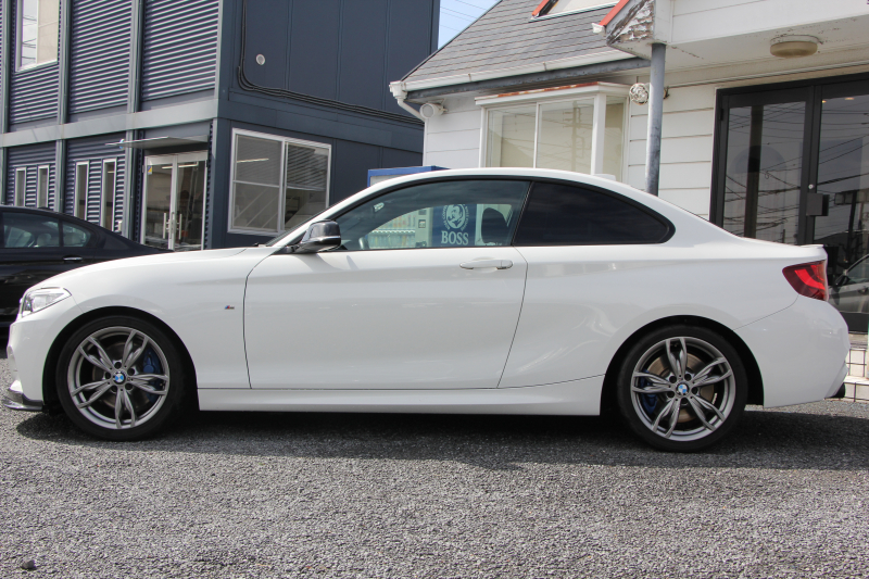 BMW 2シリーズ M235i ｸｰﾍﾟ1ｵｰﾅ Mﾊﾟﾌｫｰﾏﾝｽﾏﾌﾗｰ 3Dﾃﾞｻﾞｲﾝﾌﾛﾝﾄｽﾎﾟｲﾗｰ 直6ﾀｰﾎﾞ326馬力 可変Mｻｽ 専用ﾌﾞﾚｰｷ 18AW 衝突軽減ﾌﾞﾚｰｷ 車線逸脱警告 歩行者警告 ﾌﾞﾚｰｷ付ｸﾙｺﾝ Bｶﾒﾗ HDDﾅﾋﾞBluetooth接続 ｽﾏｰﾄｷｰ ﾊﾟﾄﾞﾙｼﾌﾄ 8速AT ECOPROﾓｰﾄﾞ2年保証