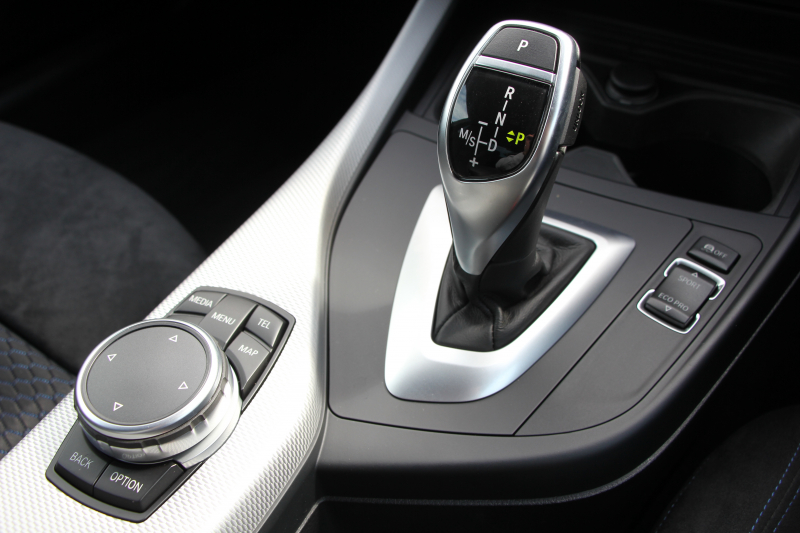 BMW 2シリーズ M235i ｸｰﾍﾟ1ｵｰﾅ Mﾊﾟﾌｫｰﾏﾝｽﾏﾌﾗｰ 3Dﾃﾞｻﾞｲﾝﾌﾛﾝﾄｽﾎﾟｲﾗｰ 直6ﾀｰﾎﾞ326馬力 可変Mｻｽ 専用ﾌﾞﾚｰｷ 18AW 衝突軽減ﾌﾞﾚｰｷ 車線逸脱警告 歩行者警告 ﾌﾞﾚｰｷ付ｸﾙｺﾝ Bｶﾒﾗ HDDﾅﾋﾞBluetooth接続 ｽﾏｰﾄｷｰ ﾊﾟﾄﾞﾙｼﾌﾄ 8速AT ECOPROﾓｰﾄﾞ2年保証