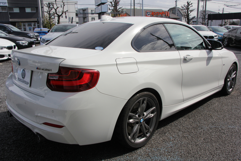 BMW 2シリーズ M235i ｸｰﾍﾟ1ｵｰﾅ Mﾊﾟﾌｫｰﾏﾝｽﾏﾌﾗｰ 3Dﾃﾞｻﾞｲﾝﾌﾛﾝﾄｽﾎﾟｲﾗｰ 直6ﾀｰﾎﾞ326馬力 可変Mｻｽ 専用ﾌﾞﾚｰｷ 18AW 衝突軽減ﾌﾞﾚｰｷ 車線逸脱警告 歩行者警告 ﾌﾞﾚｰｷ付ｸﾙｺﾝ Bｶﾒﾗ HDDﾅﾋﾞBluetooth接続 ｽﾏｰﾄｷｰ ﾊﾟﾄﾞﾙｼﾌﾄ 8速AT ECOPROﾓｰﾄﾞ2年保証