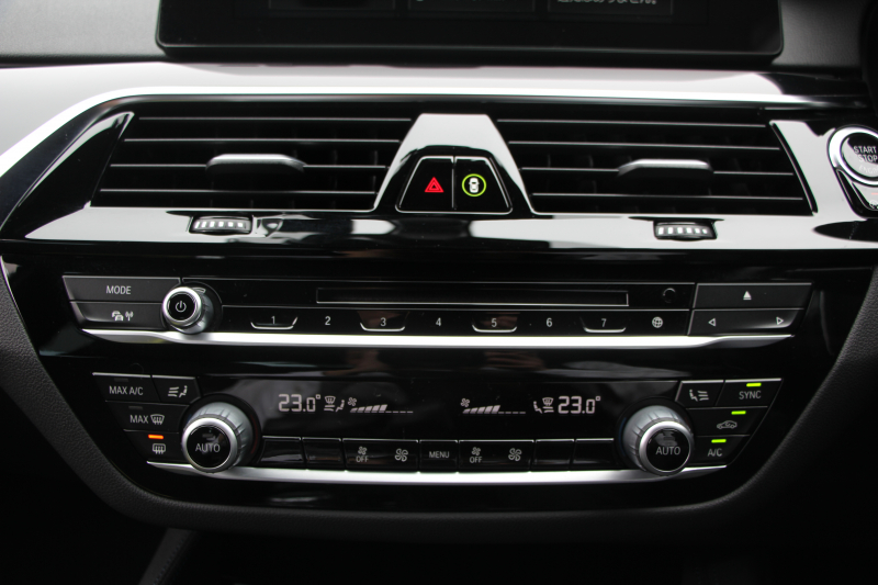 BMW 5シリーズ 523d ｴﾃﾞｨｼｮﾝﾐｯｼｮﾝｲﾝﾎﾟｯｼﾌﾞﾙ 特別仕様車 HUD ﾊｰﾏﾝｶｰﾄﾞﾝ 専用ﾌﾞﾗｯｸAW 追従ACC ｽﾃｱﾘﾝｸﾞｻﾎﾟｰﾄ LEDﾍｯﾄﾞﾗｲﾄ ｵｰﾄﾊｲﾋﾞｰﾑ ﾀｯﾁ画面HDDﾅﾋﾞTV 360度ﾊﾟﾉﾗﾏｶﾒﾗ Pｱｼｽﾄﾌﾟﾗｽ 電動ﾄﾗﾝｸ ｽﾏｰﾄｷｰ 2年保証