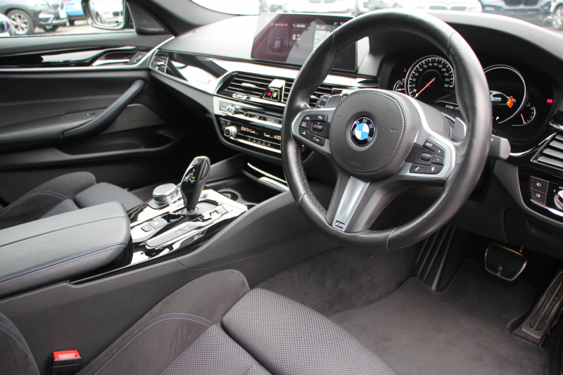 BMW 5シリーズ 523d ｴﾃﾞｨｼｮﾝﾐｯｼｮﾝｲﾝﾎﾟｯｼﾌﾞﾙ 特別仕様車 HUD ﾊｰﾏﾝｶｰﾄﾞﾝ 専用ﾌﾞﾗｯｸAW 追従ACC ｽﾃｱﾘﾝｸﾞｻﾎﾟｰﾄ LEDﾍｯﾄﾞﾗｲﾄ ｵｰﾄﾊｲﾋﾞｰﾑ ﾀｯﾁ画面HDDﾅﾋﾞTV 360度ﾊﾟﾉﾗﾏｶﾒﾗ Pｱｼｽﾄﾌﾟﾗｽ 電動ﾄﾗﾝｸ ｽﾏｰﾄｷｰ 2年保証