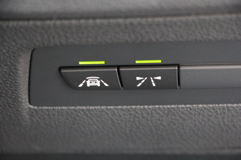 BMW 2シリーズ M240i ｸｰﾍﾟ後期 ｻﾝﾙｰﾌ ﾋｰﾀｰ黒革 340馬力 直6ﾀｰﾎﾞ可変Mｻｽﾍﾟﾝｼｮﾝ LEDﾍｯﾄﾞﾗｲﾄ&LEDﾃｰﾙ 追従ACC ﾀｯﾁ画面HDDﾅﾋﾞPｱｼｽﾄ Bｶﾒﾗ 衝突軽減ﾌﾞﾚｰｷ 車線逸脱警告 歩行者警告 ﾊﾟﾄﾞﾙｼﾌﾄ ｽﾏｰﾄｷｰ 専用ｴｱﾛ 18AW 2年保証