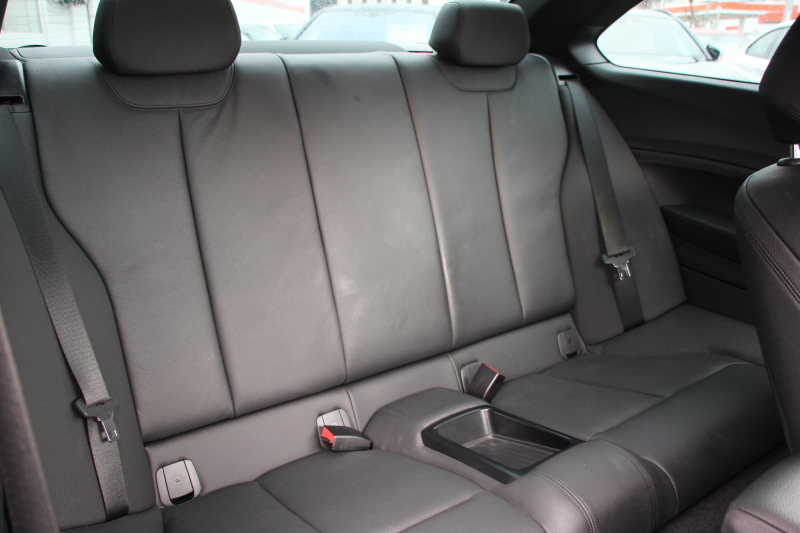 BMW 2シリーズ M240i ｸｰﾍﾟ後期 ｻﾝﾙｰﾌ ﾋｰﾀｰ黒革 340馬力 直6ﾀｰﾎﾞ可変Mｻｽﾍﾟﾝｼｮﾝ LEDﾍｯﾄﾞﾗｲﾄ&LEDﾃｰﾙ 追従ACC ﾀｯﾁ画面HDDﾅﾋﾞPｱｼｽﾄ Bｶﾒﾗ 衝突軽減ﾌﾞﾚｰｷ 車線逸脱警告 歩行者警告 ﾊﾟﾄﾞﾙｼﾌﾄ ｽﾏｰﾄｷｰ 専用ｴｱﾛ 18AW 2年保証