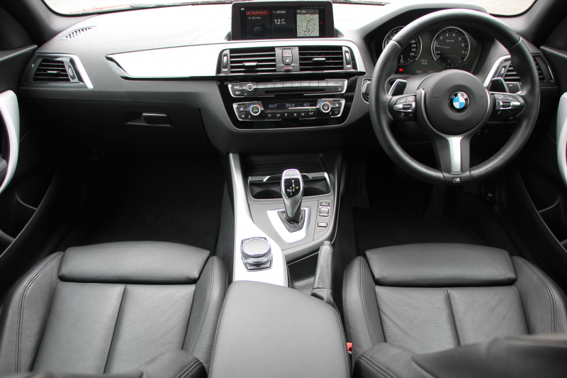 BMW 2シリーズ M240i ｸｰﾍﾟ後期 ｻﾝﾙｰﾌ ﾋｰﾀｰ黒革 340馬力 直6ﾀｰﾎﾞ可変Mｻｽﾍﾟﾝｼｮﾝ LEDﾍｯﾄﾞﾗｲﾄ&LEDﾃｰﾙ 追従ACC ﾀｯﾁ画面HDDﾅﾋﾞPｱｼｽﾄ Bｶﾒﾗ 衝突軽減ﾌﾞﾚｰｷ 車線逸脱警告 歩行者警告 ﾊﾟﾄﾞﾙｼﾌﾄ ｽﾏｰﾄｷｰ 専用ｴｱﾛ 18AW 2年保証