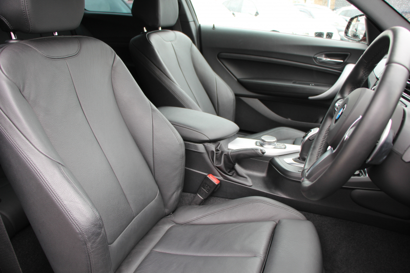 BMW 2シリーズ M240i ｸｰﾍﾟ後期 ｻﾝﾙｰﾌ ﾋｰﾀｰ黒革 340馬力 直6ﾀｰﾎﾞ可変Mｻｽﾍﾟﾝｼｮﾝ LEDﾍｯﾄﾞﾗｲﾄ&LEDﾃｰﾙ 追従ACC ﾀｯﾁ画面HDDﾅﾋﾞPｱｼｽﾄ Bｶﾒﾗ 衝突軽減ﾌﾞﾚｰｷ 車線逸脱警告 歩行者警告 ﾊﾟﾄﾞﾙｼﾌﾄ ｽﾏｰﾄｷｰ 専用ｴｱﾛ 18AW 2年保証