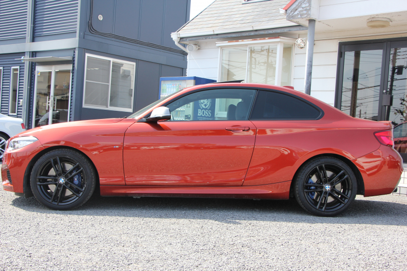 BMW 2シリーズ M240i ｸｰﾍﾟ後期 ｻﾝﾙｰﾌ ﾋｰﾀｰ黒革 340馬力 直6ﾀｰﾎﾞ可変Mｻｽﾍﾟﾝｼｮﾝ LEDﾍｯﾄﾞﾗｲﾄ&LEDﾃｰﾙ 追従ACC ﾀｯﾁ画面HDDﾅﾋﾞPｱｼｽﾄ Bｶﾒﾗ 衝突軽減ﾌﾞﾚｰｷ 車線逸脱警告 歩行者警告 ﾊﾟﾄﾞﾙｼﾌﾄ ｽﾏｰﾄｷｰ 専用ｴｱﾛ 18AW 2年保証