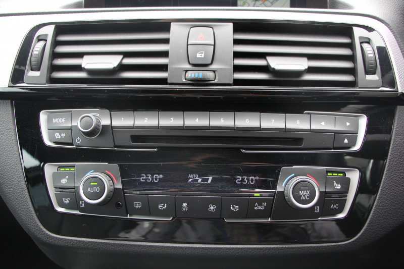 BMW 2シリーズ M240i ｸｰﾍﾟ後期 ｻﾝﾙｰﾌ ﾋｰﾀｰ黒革 340馬力 直6ﾀｰﾎﾞ可変Mｻｽﾍﾟﾝｼｮﾝ LEDﾍｯﾄﾞﾗｲﾄ&LEDﾃｰﾙ 追従ACC ﾀｯﾁ画面HDDﾅﾋﾞPｱｼｽﾄ Bｶﾒﾗ 衝突軽減ﾌﾞﾚｰｷ 車線逸脱警告 歩行者警告 ﾊﾟﾄﾞﾙｼﾌﾄ ｽﾏｰﾄｷｰ 専用ｴｱﾛ 18AW 2年保証