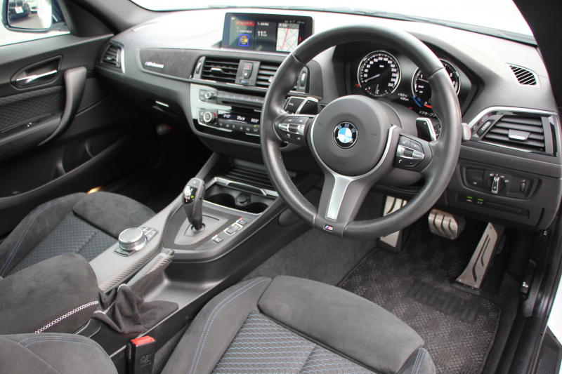 BMW 2シリーズ M240i ｸｰﾍﾟ後期 Mﾊﾟﾌｫｰﾏﾝｽｴｱﾛ仕様 ﾌﾛﾝﾄ&ｻｲﾄﾞｽﾎﾟｲﾗｰ ﾘｱﾃﾞｨﾌｭｰｻﾞｰ ｶｰﾎﾞﾝｲﾝﾃﾘｱ 直6ﾀｰﾎﾞ340馬力 可変Mｻｽ ｼﾞｪｯﾄﾌﾞﾗｯｸ18AW LEDﾍｯﾄﾞﾗｲﾄ&ﾃｰﾙ ﾀｯﾁﾊﾟﾈﾙ対応ﾅﾋﾞ新ﾙｰﾑﾐﾗｰ 追従ACC 衝突軽減ﾌﾞﾚｰｷ ｼｰﾄﾋｰﾀｰ 2年保証