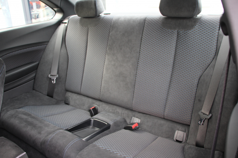 BMW 2シリーズ M240i ｸｰﾍﾟ後期 Mﾊﾟﾌｫｰﾏﾝｽｴｱﾛ仕様 ﾌﾛﾝﾄ&ｻｲﾄﾞｽﾎﾟｲﾗｰ ﾘｱﾃﾞｨﾌｭｰｻﾞｰ ｶｰﾎﾞﾝｲﾝﾃﾘｱ 直6ﾀｰﾎﾞ340馬力 可変Mｻｽ ｼﾞｪｯﾄﾌﾞﾗｯｸ18AW LEDﾍｯﾄﾞﾗｲﾄ&ﾃｰﾙ ﾀｯﾁﾊﾟﾈﾙ対応ﾅﾋﾞ新ﾙｰﾑﾐﾗｰ 追従ACC 衝突軽減ﾌﾞﾚｰｷ ｼｰﾄﾋｰﾀｰ 2年保証