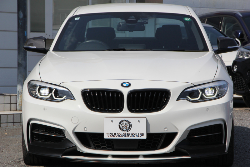 BMW 2シリーズ M240i ｸｰﾍﾟ後期 Mﾊﾟﾌｫｰﾏﾝｽｴｱﾛ仕様 ﾌﾛﾝﾄ&ｻｲﾄﾞｽﾎﾟｲﾗｰ ﾘｱﾃﾞｨﾌｭｰｻﾞｰ ｶｰﾎﾞﾝｲﾝﾃﾘｱ 直6ﾀｰﾎﾞ340馬力 可変Mｻｽ ｼﾞｪｯﾄﾌﾞﾗｯｸ18AW LEDﾍｯﾄﾞﾗｲﾄ&ﾃｰﾙ ﾀｯﾁﾊﾟﾈﾙ対応ﾅﾋﾞ新ﾙｰﾑﾐﾗｰ 追従ACC 衝突軽減ﾌﾞﾚｰｷ ｼｰﾄﾋｰﾀｰ 2年保証