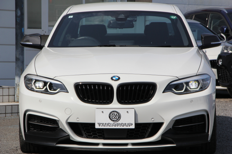 BMW 2シリーズ M240i ｸｰﾍﾟ後期 Mﾊﾟﾌｫｰﾏﾝｽｴｱﾛ仕様 ﾌﾛﾝﾄ&ｻｲﾄﾞｽﾎﾟｲﾗｰ ﾘｱﾃﾞｨﾌｭｰｻﾞｰ ｶｰﾎﾞﾝｲﾝﾃﾘｱ 直6ﾀｰﾎﾞ340馬力 可変Mｻｽ ｼﾞｪｯﾄﾌﾞﾗｯｸ18AW LEDﾍｯﾄﾞﾗｲﾄ&ﾃｰﾙ ﾀｯﾁﾊﾟﾈﾙ対応ﾅﾋﾞ新ﾙｰﾑﾐﾗｰ 追従ACC 衝突軽減ﾌﾞﾚｰｷ ｼｰﾄﾋｰﾀｰ 2年保証
