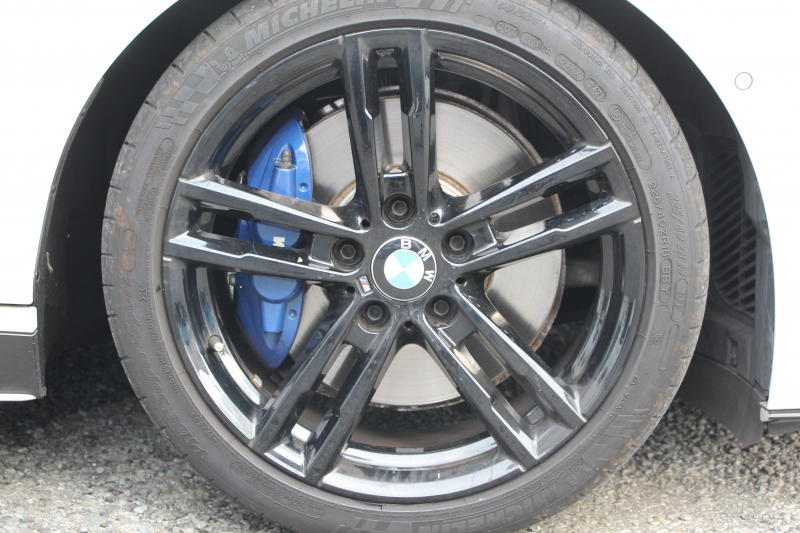 BMW 2シリーズ M240i ｸｰﾍﾟ後期 Mﾊﾟﾌｫｰﾏﾝｽｴｱﾛ仕様 ﾌﾛﾝﾄ&ｻｲﾄﾞｽﾎﾟｲﾗｰ ﾘｱﾃﾞｨﾌｭｰｻﾞｰ ｶｰﾎﾞﾝｲﾝﾃﾘｱ 直6ﾀｰﾎﾞ340馬力 可変Mｻｽ ｼﾞｪｯﾄﾌﾞﾗｯｸ18AW LEDﾍｯﾄﾞﾗｲﾄ&ﾃｰﾙ ﾀｯﾁﾊﾟﾈﾙ対応ﾅﾋﾞ新ﾙｰﾑﾐﾗｰ 追従ACC 衝突軽減ﾌﾞﾚｰｷ ｼｰﾄﾋｰﾀｰ 2年保証