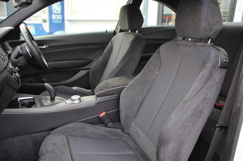 BMW 2シリーズ M240i ｸｰﾍﾟ後期 Mﾊﾟﾌｫｰﾏﾝｽｴｱﾛ仕様 ﾌﾛﾝﾄ&ｻｲﾄﾞｽﾎﾟｲﾗｰ ﾘｱﾃﾞｨﾌｭｰｻﾞｰ ｶｰﾎﾞﾝｲﾝﾃﾘｱ 直6ﾀｰﾎﾞ340馬力 可変Mｻｽ ｼﾞｪｯﾄﾌﾞﾗｯｸ18AW LEDﾍｯﾄﾞﾗｲﾄ&ﾃｰﾙ ﾀｯﾁﾊﾟﾈﾙ対応ﾅﾋﾞ新ﾙｰﾑﾐﾗｰ 追従ACC 衝突軽減ﾌﾞﾚｰｷ ｼｰﾄﾋｰﾀｰ 2年保証