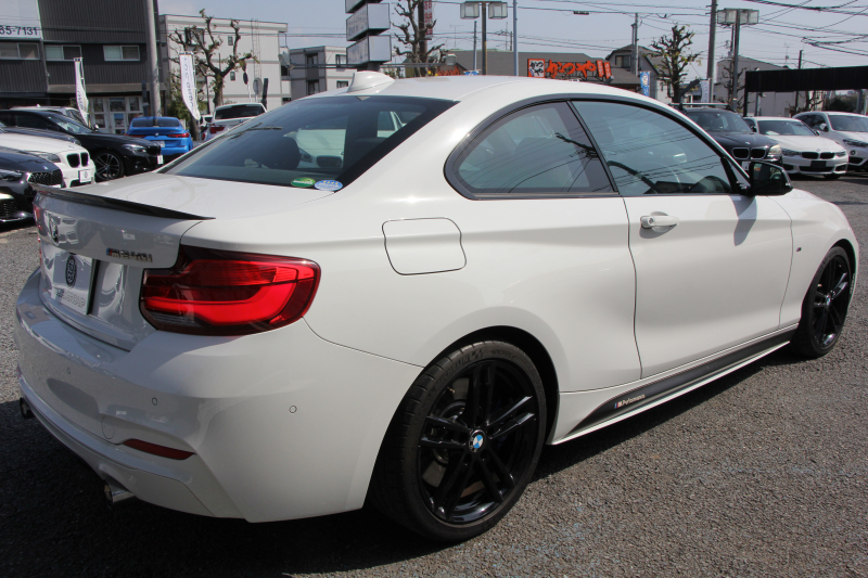 BMW 2シリーズ M240i ｸｰﾍﾟ後期 Mﾊﾟﾌｫｰﾏﾝｽｴｱﾛ仕様 ﾌﾛﾝﾄ&ｻｲﾄﾞｽﾎﾟｲﾗｰ ﾘｱﾃﾞｨﾌｭｰｻﾞｰ ｶｰﾎﾞﾝｲﾝﾃﾘｱ 直6ﾀｰﾎﾞ340馬力 可変Mｻｽ ｼﾞｪｯﾄﾌﾞﾗｯｸ18AW LEDﾍｯﾄﾞﾗｲﾄ&ﾃｰﾙ ﾀｯﾁﾊﾟﾈﾙ対応ﾅﾋﾞ新ﾙｰﾑﾐﾗｰ 追従ACC 衝突軽減ﾌﾞﾚｰｷ ｼｰﾄﾋｰﾀｰ 2年保証