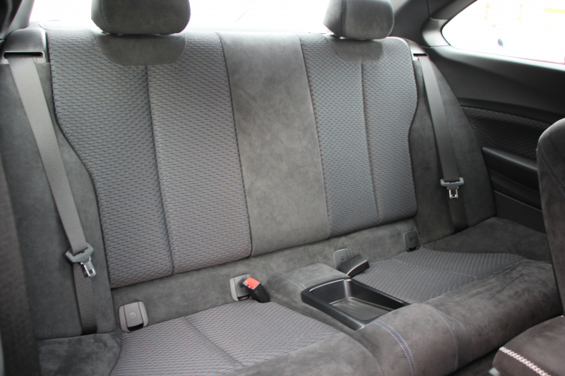 BMW 2シリーズ M240i ｸｰﾍﾟ後期 Mﾊﾟﾌｫｰﾏﾝｽｴｱﾛ仕様 ﾌﾛﾝﾄ&ｻｲﾄﾞｽﾎﾟｲﾗｰ ﾘｱﾃﾞｨﾌｭｰｻﾞｰ ｶｰﾎﾞﾝｲﾝﾃﾘｱ 直6ﾀｰﾎﾞ340馬力 可変Mｻｽ ｼﾞｪｯﾄﾌﾞﾗｯｸ18AW LEDﾍｯﾄﾞﾗｲﾄ&ﾃｰﾙ ﾀｯﾁﾊﾟﾈﾙ対応ﾅﾋﾞ新ﾙｰﾑﾐﾗｰ 追従ACC 衝突軽減ﾌﾞﾚｰｷ ｼｰﾄﾋｰﾀｰ 2年保証