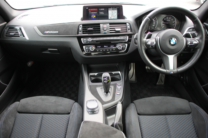BMW 2シリーズ M240i ｸｰﾍﾟ後期 Mﾊﾟﾌｫｰﾏﾝｽｴｱﾛ仕様 ﾌﾛﾝﾄ&ｻｲﾄﾞｽﾎﾟｲﾗｰ ﾘｱﾃﾞｨﾌｭｰｻﾞｰ ｶｰﾎﾞﾝｲﾝﾃﾘｱ 直6ﾀｰﾎﾞ340馬力 可変Mｻｽ ｼﾞｪｯﾄﾌﾞﾗｯｸ18AW LEDﾍｯﾄﾞﾗｲﾄ&ﾃｰﾙ ﾀｯﾁﾊﾟﾈﾙ対応ﾅﾋﾞ新ﾙｰﾑﾐﾗｰ 追従ACC 衝突軽減ﾌﾞﾚｰｷ ｼｰﾄﾋｰﾀｰ 2年保証