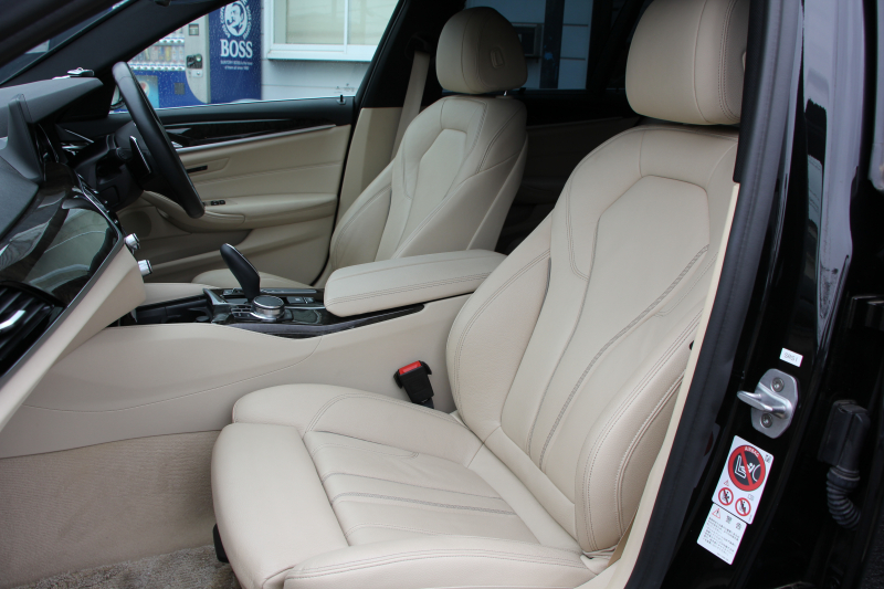 BMW 5シリーズ 530i ﾂｰﾘﾝｸﾞMｽﾎﾟｰﾂ ﾃﾞﾋﾞｭｰP 1ｵｰﾅ 252馬力 全ﾋｰﾀｰﾍﾞｰｼﾞｭ本革 ｿﾌﾄｸﾛｰｽﾞﾄﾞｱ HUD ｼﾞｪｽﾁｬｰC 追従ACC ｽﾃｱﾘﾝｸﾞｻﾎﾟｰﾄ ｵﾌﾟｼｮﾝ20AW LEDﾍｯﾄﾞﾗｲﾄ ｵｰﾄﾊｲﾋﾞｰﾑ ﾀｯﾁ画面HDDﾅﾋﾞTV 2年保証