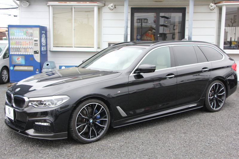 BMW 5シリーズ 530i ﾂｰﾘﾝｸﾞMｽﾎﾟｰﾂ ﾃﾞﾋﾞｭｰP 1ｵｰﾅ 252馬力 全ﾋｰﾀｰﾍﾞｰｼﾞｭ本革 ｿﾌﾄｸﾛｰｽﾞﾄﾞｱ HUD ｼﾞｪｽﾁｬｰC 追従ACC ｽﾃｱﾘﾝｸﾞｻﾎﾟｰﾄ ｵﾌﾟｼｮﾝ20AW LEDﾍｯﾄﾞﾗｲﾄ ｵｰﾄﾊｲﾋﾞｰﾑ ﾀｯﾁ画面HDDﾅﾋﾞTV 2年保証