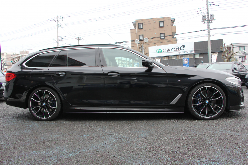 BMW 5シリーズ 530i ﾂｰﾘﾝｸﾞMｽﾎﾟｰﾂ ﾃﾞﾋﾞｭｰP 1ｵｰﾅ 252馬力 全ﾋｰﾀｰﾍﾞｰｼﾞｭ本革 ｿﾌﾄｸﾛｰｽﾞﾄﾞｱ HUD ｼﾞｪｽﾁｬｰC 追従ACC ｽﾃｱﾘﾝｸﾞｻﾎﾟｰﾄ ｵﾌﾟｼｮﾝ20AW LEDﾍｯﾄﾞﾗｲﾄ ｵｰﾄﾊｲﾋﾞｰﾑ ﾀｯﾁ画面HDDﾅﾋﾞTV 2年保証