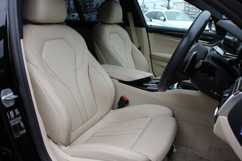 BMW 5シリーズ 530i ﾂｰﾘﾝｸﾞMｽﾎﾟｰﾂ ﾃﾞﾋﾞｭｰP 1ｵｰﾅ 252馬力 全ﾋｰﾀｰﾍﾞｰｼﾞｭ本革 ｿﾌﾄｸﾛｰｽﾞﾄﾞｱ HUD ｼﾞｪｽﾁｬｰC 追従ACC ｽﾃｱﾘﾝｸﾞｻﾎﾟｰﾄ ｵﾌﾟｼｮﾝ20AW LEDﾍｯﾄﾞﾗｲﾄ ｵｰﾄﾊｲﾋﾞｰﾑ ﾀｯﾁ画面HDDﾅﾋﾞTV 2年保証