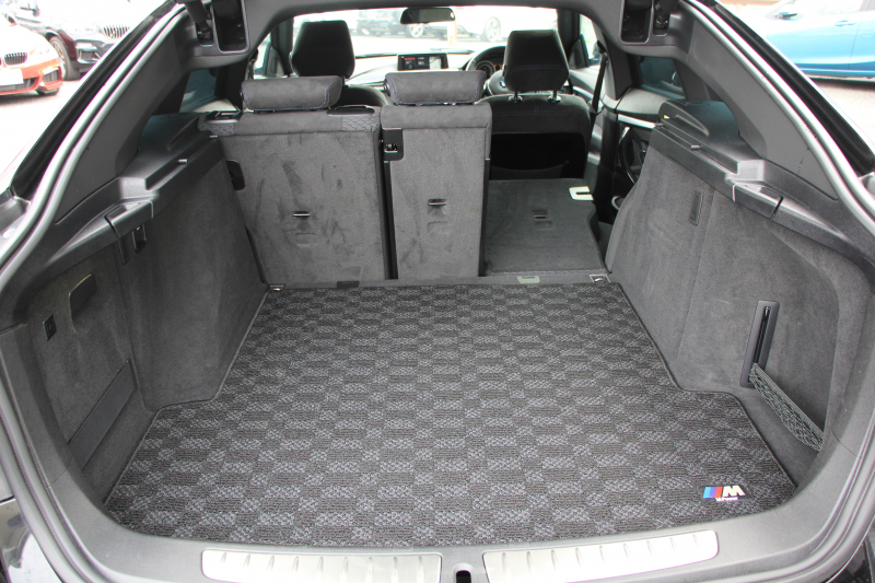 BMW 3シリーズ 320d Xdrive ｸﾞﾗﾝﾂｰﾘｽﾓ Mｽﾎﾟｰﾂ 後期LCI 追従ACC LEDﾍｯﾄﾞﾗｲﾄ&LEDﾃｰﾙ ﾚｰﾝﾁｪﾝｼﾞ警告 衝突軽減ﾌﾞﾚｰｷ 車線逸脱警告 歩行者警告 ｼｰﾄﾋｰﾀｰ ﾀｯﾁ画面HDDﾅﾋﾞBｶﾒﾗ TOPﾋﾞｭｰｶﾒﾗ ｻｲﾄﾞﾋﾞｭｰｶﾒﾗ ｱｲﾊﾞｯﾊｻｽ 2年保証