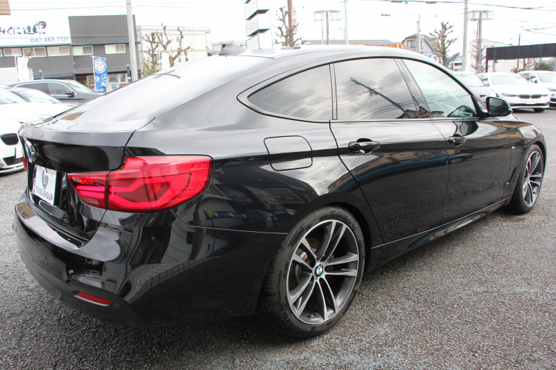BMW 3シリーズ 320d Xdrive ｸﾞﾗﾝﾂｰﾘｽﾓ Mｽﾎﾟｰﾂ 後期LCI 追従ACC LEDﾍｯﾄﾞﾗｲﾄ&LEDﾃｰﾙ ﾚｰﾝﾁｪﾝｼﾞ警告 衝突軽減ﾌﾞﾚｰｷ 車線逸脱警告 歩行者警告 ｼｰﾄﾋｰﾀｰ ﾀｯﾁ画面HDDﾅﾋﾞBｶﾒﾗ TOPﾋﾞｭｰｶﾒﾗ ｻｲﾄﾞﾋﾞｭｰｶﾒﾗ ｱｲﾊﾞｯﾊｻｽ 2年保証