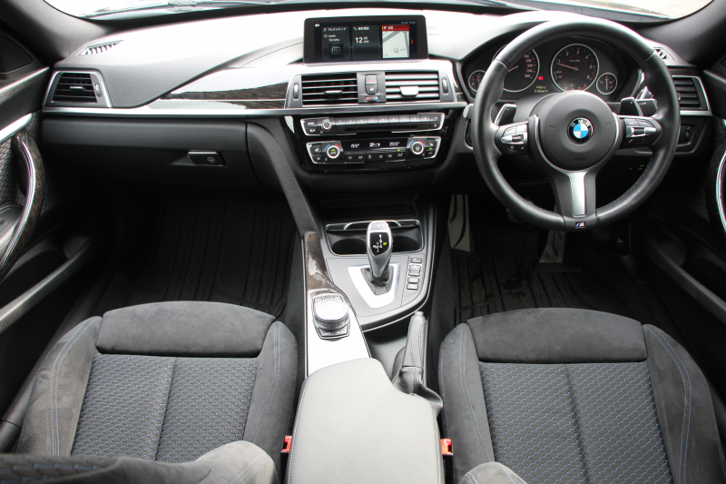 BMW 3シリーズ 320d Xdrive ｸﾞﾗﾝﾂｰﾘｽﾓ Mｽﾎﾟｰﾂ 後期LCI 追従ACC LEDﾍｯﾄﾞﾗｲﾄ&LEDﾃｰﾙ ﾚｰﾝﾁｪﾝｼﾞ警告 衝突軽減ﾌﾞﾚｰｷ 車線逸脱警告 歩行者警告 ｼｰﾄﾋｰﾀｰ ﾀｯﾁ画面HDDﾅﾋﾞBｶﾒﾗ TOPﾋﾞｭｰｶﾒﾗ ｻｲﾄﾞﾋﾞｭｰｶﾒﾗ ｱｲﾊﾞｯﾊｻｽ 2年保証