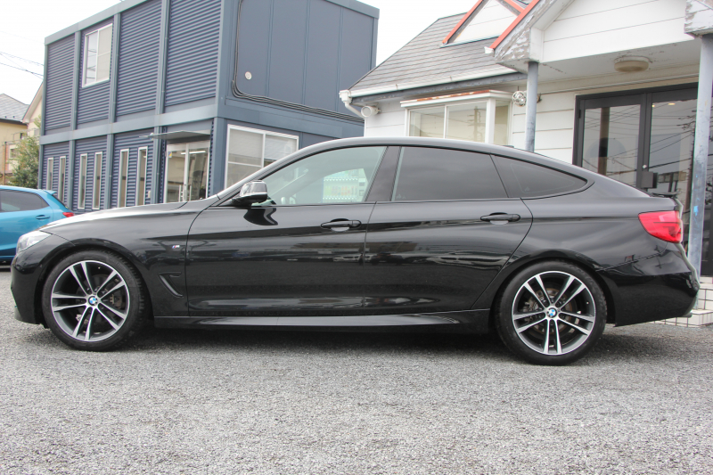 BMW 3シリーズ 320d Xdrive ｸﾞﾗﾝﾂｰﾘｽﾓ Mｽﾎﾟｰﾂ 後期LCI 追従ACC LEDﾍｯﾄﾞﾗｲﾄ&LEDﾃｰﾙ ﾚｰﾝﾁｪﾝｼﾞ警告 衝突軽減ﾌﾞﾚｰｷ 車線逸脱警告 歩行者警告 ｼｰﾄﾋｰﾀｰ ﾀｯﾁ画面HDDﾅﾋﾞBｶﾒﾗ TOPﾋﾞｭｰｶﾒﾗ ｻｲﾄﾞﾋﾞｭｰｶﾒﾗ ｱｲﾊﾞｯﾊｻｽ 2年保証