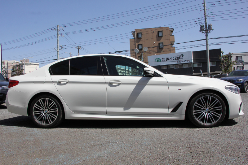 BMW 5シリーズ 523d Mｽﾎﾟｰﾂ ﾊｲﾗｲﾝ 1ｵｰﾅ 全ﾋｰﾀｰ黒革 HUD 新ﾃﾞｻﾞｲﾝ液晶ﾒｰﾀｰ LEDﾍｯﾄﾞﾗｲﾄ ｵｰﾄﾊｲﾋﾞｰﾑ 追従ACC ﾚｰﾝﾁｪﾝｼﾞ警告 ｽﾃｱﾘﾝｸﾞｻﾎﾟｰﾄ 電動ﾄﾗﾝｸ ﾀｯﾁ画面HDDﾅﾋﾞTV 360度ｶﾒﾗ 専用ｴｱﾛ 19AW 2年保証