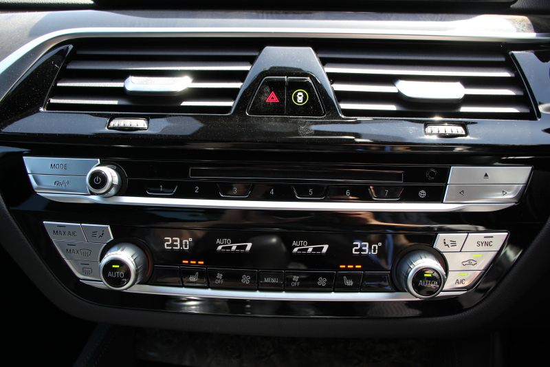 BMW 5シリーズ 523d Mｽﾎﾟｰﾂ ﾊｲﾗｲﾝ 1ｵｰﾅ 全ﾋｰﾀｰ黒革 HUD 新ﾃﾞｻﾞｲﾝ液晶ﾒｰﾀｰ LEDﾍｯﾄﾞﾗｲﾄ ｵｰﾄﾊｲﾋﾞｰﾑ 追従ACC ﾚｰﾝﾁｪﾝｼﾞ警告 ｽﾃｱﾘﾝｸﾞｻﾎﾟｰﾄ 電動ﾄﾗﾝｸ ﾀｯﾁ画面HDDﾅﾋﾞTV 360度ｶﾒﾗ 専用ｴｱﾛ 19AW 2年保証