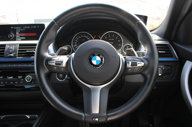 BMW 3シリーズ 320i Mｽﾎﾟｰﾂ 後期LCI 変更後新ｴﾝｼﾞﾝ ﾚﾑｽﾏﾌﾗｰ LEDﾍｯﾄﾞﾗｲﾄ&ﾃｰﾙ 追従ACC 衝突軽減ﾌﾞﾚｰｷ 車線逸脱警告 歩行者警告 ﾀｯﾁﾊﾟｯﾄﾞ対応HDDﾅﾋﾞBｶﾒﾗ ｽﾏｰﾄｷｰ Bluetooth接続 ﾊﾟﾄﾞﾙｼﾌﾄ 2年保証