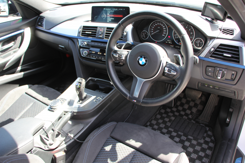 BMW 3シリーズ 320i Mｽﾎﾟｰﾂ 後期LCI 変更後新ｴﾝｼﾞﾝ ﾚﾑｽﾏﾌﾗｰ LEDﾍｯﾄﾞﾗｲﾄ&ﾃｰﾙ 追従ACC 衝突軽減ﾌﾞﾚｰｷ 車線逸脱警告 歩行者警告 ﾀｯﾁﾊﾟｯﾄﾞ対応HDDﾅﾋﾞBｶﾒﾗ ｽﾏｰﾄｷｰ Bluetooth接続 ﾊﾟﾄﾞﾙｼﾌﾄ 2年保証