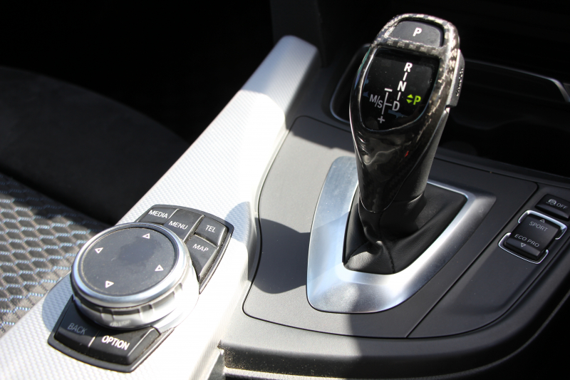 BMW 3シリーズ 320i Mｽﾎﾟｰﾂ 後期LCI 変更後新ｴﾝｼﾞﾝ ﾚﾑｽﾏﾌﾗｰ LEDﾍｯﾄﾞﾗｲﾄ&ﾃｰﾙ 追従ACC 衝突軽減ﾌﾞﾚｰｷ 車線逸脱警告 歩行者警告 ﾀｯﾁﾊﾟｯﾄﾞ対応HDDﾅﾋﾞBｶﾒﾗ ｽﾏｰﾄｷｰ Bluetooth接続 ﾊﾟﾄﾞﾙｼﾌﾄ 2年保証