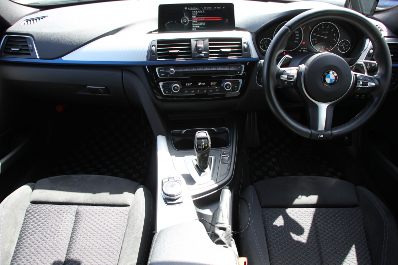 BMW 3シリーズ 320i Mｽﾎﾟｰﾂ 後期LCI 変更後新ｴﾝｼﾞﾝ ﾚﾑｽﾏﾌﾗｰ LEDﾍｯﾄﾞﾗｲﾄ&ﾃｰﾙ 追従ACC 衝突軽減ﾌﾞﾚｰｷ 車線逸脱警告 歩行者警告 ﾀｯﾁﾊﾟｯﾄﾞ対応HDDﾅﾋﾞBｶﾒﾗ ｽﾏｰﾄｷｰ Bluetooth接続 ﾊﾟﾄﾞﾙｼﾌﾄ 2年保証