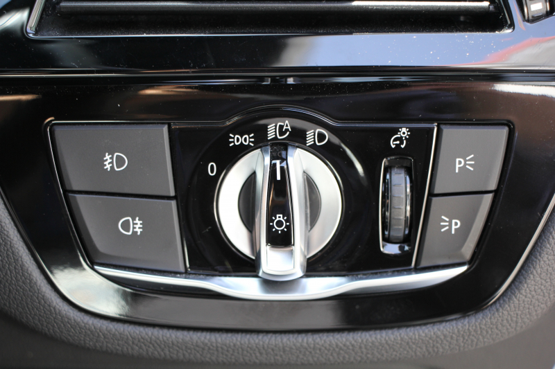 BMW 5シリーズ 530i Mｽﾎﾟｰﾂ 高出力 252馬力 3Dﾃﾞｻﾞｲﾝｴｱﾛ 液晶ﾒｰﾀｰ 全ﾋｰﾀｰ黒革 追従ACC HUD ｽﾃｱﾘﾝｸﾞｻﾎﾟｰﾄ ﾀｯﾁ画面ﾅﾋﾞTV 360度ﾊﾟﾉﾗﾏｶﾒﾗ ｱｸﾃｨﾌﾞPDC緊急ﾌﾞﾚｰｷ LEDﾍｯﾄﾞﾗｲﾄ ｵｰﾄﾊｲﾋﾞｰﾑ 電動ﾄﾗﾝｸ 2年保証