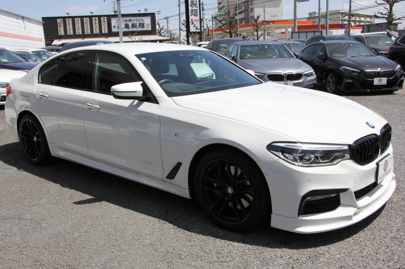 BMW 5シリーズ 530i Mｽﾎﾟｰﾂ 高出力 252馬力 3Dﾃﾞｻﾞｲﾝｴｱﾛ 液晶ﾒｰﾀｰ 全ﾋｰﾀｰ黒革 追従ACC HUD ｽﾃｱﾘﾝｸﾞｻﾎﾟｰﾄ ﾀｯﾁ画面ﾅﾋﾞTV 360度ﾊﾟﾉﾗﾏｶﾒﾗ ｱｸﾃｨﾌﾞPDC緊急ﾌﾞﾚｰｷ LEDﾍｯﾄﾞﾗｲﾄ ｵｰﾄﾊｲﾋﾞｰﾑ 電動ﾄﾗﾝｸ 2年保証