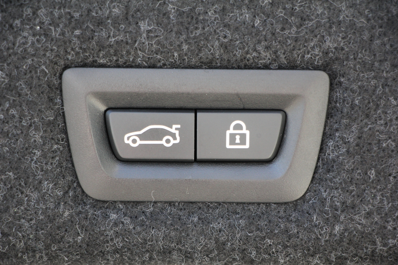 BMW 5シリーズ 530i Mｽﾎﾟｰﾂ 高出力 252馬力 3Dﾃﾞｻﾞｲﾝｴｱﾛ 液晶ﾒｰﾀｰ 全ﾋｰﾀｰ黒革 追従ACC HUD ｽﾃｱﾘﾝｸﾞｻﾎﾟｰﾄ ﾀｯﾁ画面ﾅﾋﾞTV 360度ﾊﾟﾉﾗﾏｶﾒﾗ ｱｸﾃｨﾌﾞPDC緊急ﾌﾞﾚｰｷ LEDﾍｯﾄﾞﾗｲﾄ ｵｰﾄﾊｲﾋﾞｰﾑ 電動ﾄﾗﾝｸ 2年保証