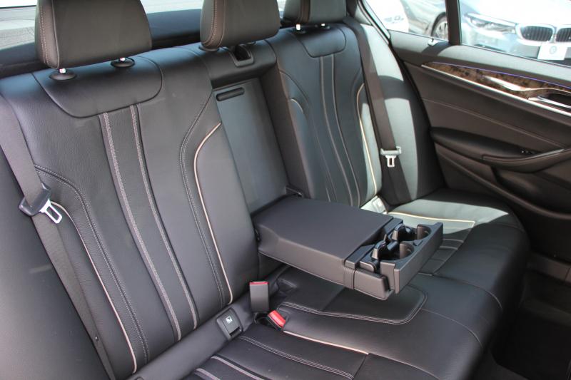 BMW 5シリーズ 530i Mｽﾎﾟｰﾂ 高出力 252馬力 3Dﾃﾞｻﾞｲﾝｴｱﾛ 液晶ﾒｰﾀｰ 全ﾋｰﾀｰ黒革 追従ACC HUD ｽﾃｱﾘﾝｸﾞｻﾎﾟｰﾄ ﾀｯﾁ画面ﾅﾋﾞTV 360度ﾊﾟﾉﾗﾏｶﾒﾗ ｱｸﾃｨﾌﾞPDC緊急ﾌﾞﾚｰｷ LEDﾍｯﾄﾞﾗｲﾄ ｵｰﾄﾊｲﾋﾞｰﾑ 電動ﾄﾗﾝｸ 2年保証