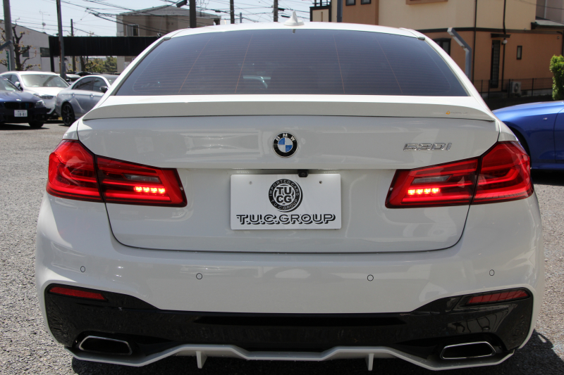 BMW 5シリーズ 530i Mｽﾎﾟｰﾂ 高出力 252馬力 3Dﾃﾞｻﾞｲﾝｴｱﾛ 液晶ﾒｰﾀｰ 全ﾋｰﾀｰ黒革 追従ACC HUD ｽﾃｱﾘﾝｸﾞｻﾎﾟｰﾄ ﾀｯﾁ画面ﾅﾋﾞTV 360度ﾊﾟﾉﾗﾏｶﾒﾗ ｱｸﾃｨﾌﾞPDC緊急ﾌﾞﾚｰｷ LEDﾍｯﾄﾞﾗｲﾄ ｵｰﾄﾊｲﾋﾞｰﾑ 電動ﾄﾗﾝｸ 2年保証